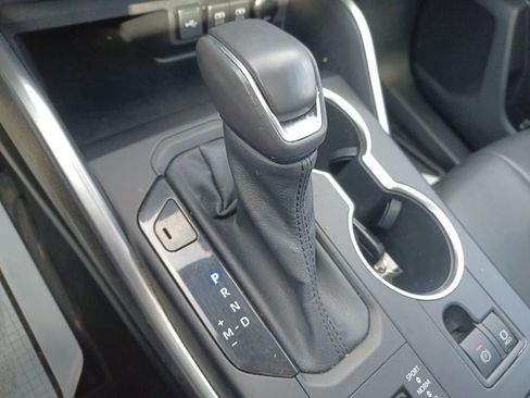 Used 2021 Toyota Highlander XLE image 21