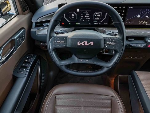 Certified 2024 Kia EV9 Land image 23
