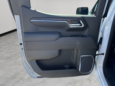New 2026 GMC Sierra 1500 SLT w/ SLT Convenience Package image 17