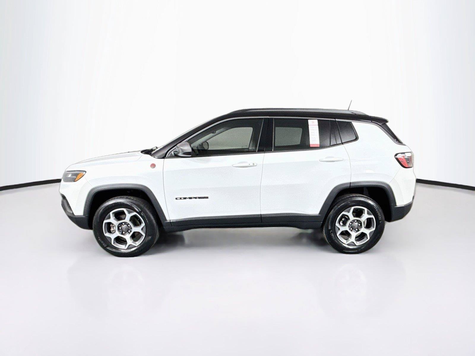 Used 2022 Jeep Compass Trailhawk w/ Sun and Sound Group AWD/4WD image 12