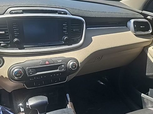 Used 2019 Kia Sorento EX AWD/4WD image 10