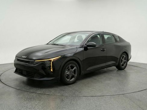 Used 2025 Kia K4 FWD image 3