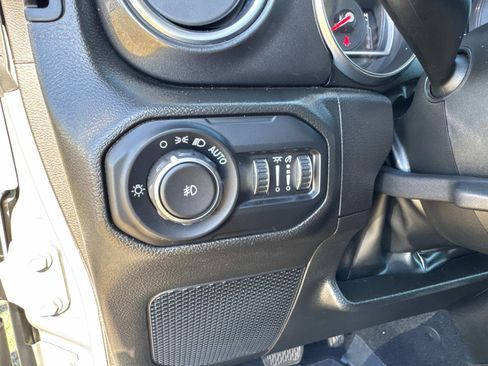 Used 2022 Jeep Wrangler Unlimited Rubicon w/ Dual Top Group image 34