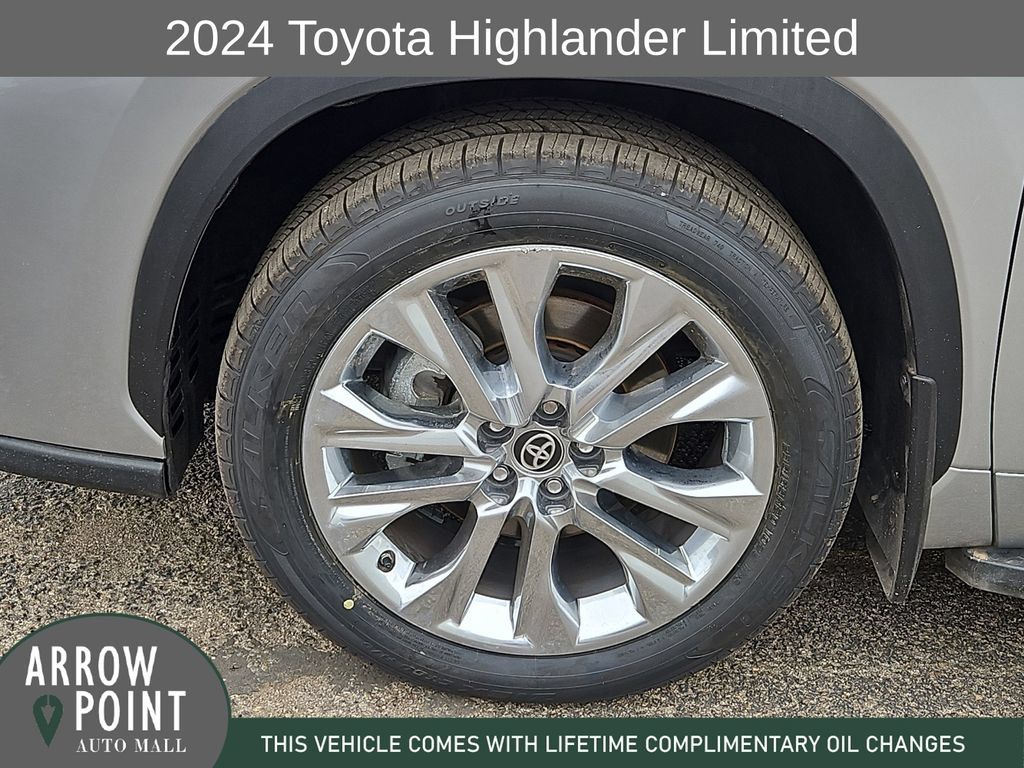 Used 2024 Toyota Highlander Limited FWD image 16