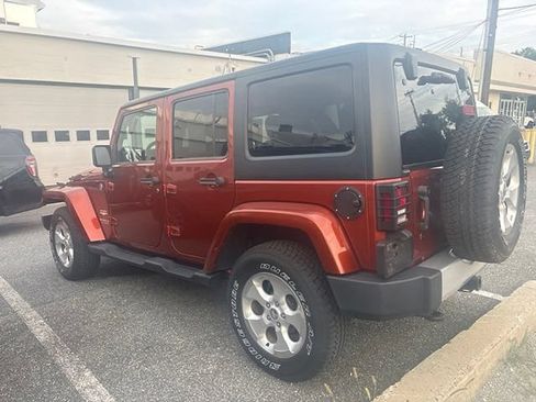 Used 2014 Jeep Wrangler Unlimited Sahara w/ Connectivity Group AWD/4WD image 9