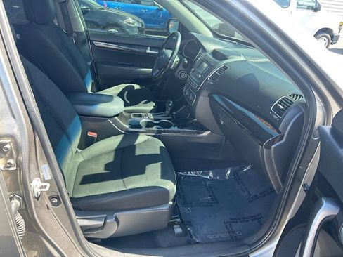 Used 2014 Kia Sorento LX image 13