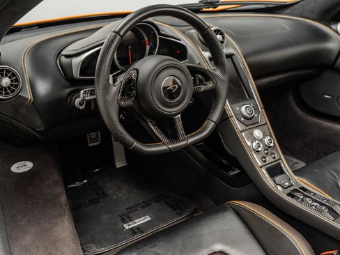 Used 2015 McLaren 650S Spider RWD image 13