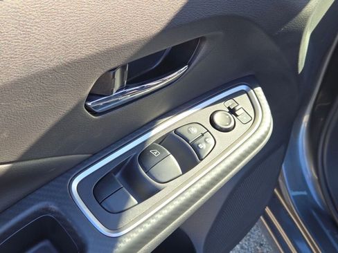 Used 2025 Nissan Versa SR w/ Trunk Package FWD image 18