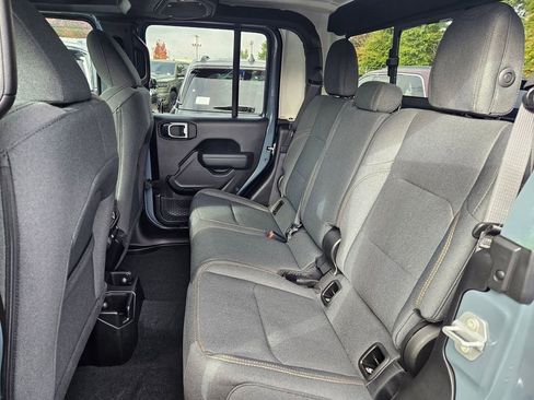 New 2025 Jeep Gladiator Sport AWD/4WD image 15