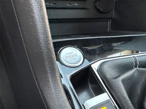 Certified 2023 Volkswagen Taos SE w/ Panoramic Sunroof Package image 31