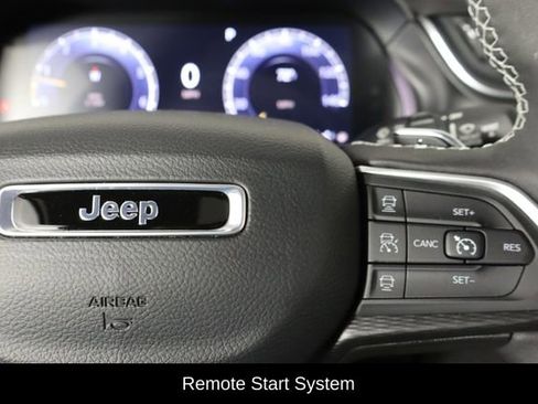 Used 2024 Jeep Grand Cherokee Altitude RWD image 10