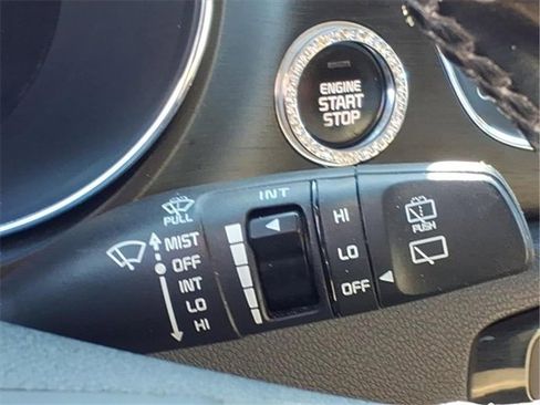 Used 2017 Kia Sedona LX w/ LX Essentials Premium Package image 16