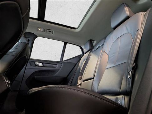 Used 2026 Volvo XC40 B4 Core w/ Climate Package FWD image 17