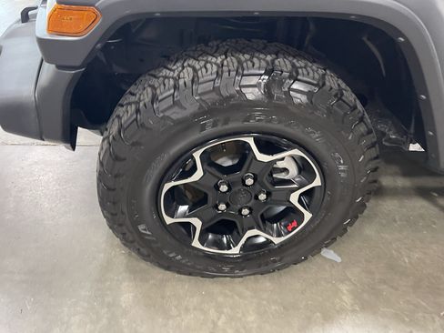 Used 2021 Jeep Wrangler Unlimited Sport w/ Sun And Sound Package AWD/4WD image 9