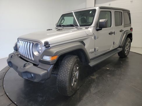 Used 2018 Jeep Wrangler Unlimited Sport S AWD/4WD image 3