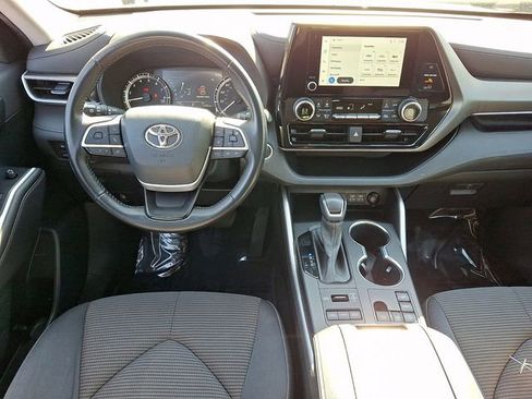 Used 2023 Toyota Highlander LE AWD/4WD image 12