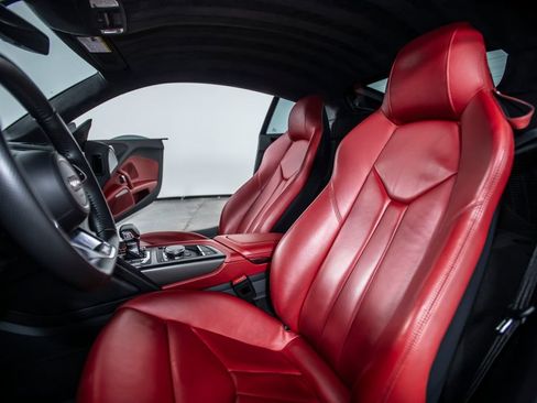 Used 2018 Audi R8 V10 w/ Premium Package RWD image 7
