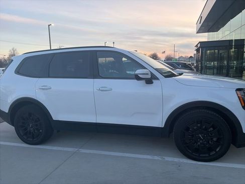 Used 2022 Kia Telluride SX w/ SX Prestige Package image 2