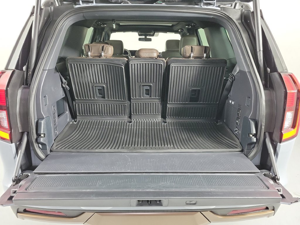Used 2025 Ford Expedition King Ranch AWD/4WD image 8