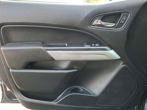 Used 2018 Chevrolet Colorado LT image 12