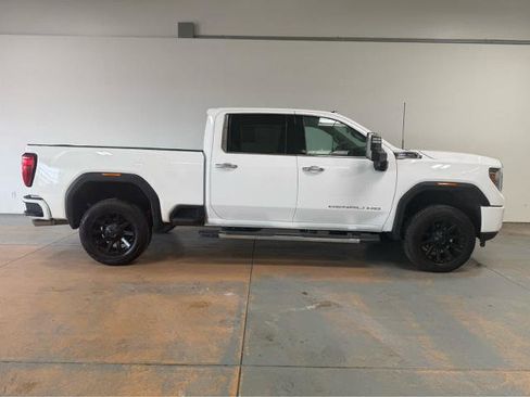 Used 2022 GMC Sierra 2500 Denali AWD/4WD image 6