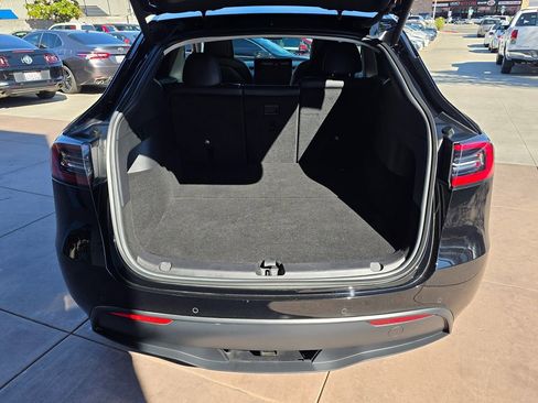 Used 2021 Tesla Model Y Long Range image 16