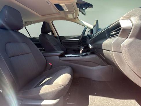 Used 2023 Nissan Altima 2.5 SV w/ SV Premium Package FWD image 11