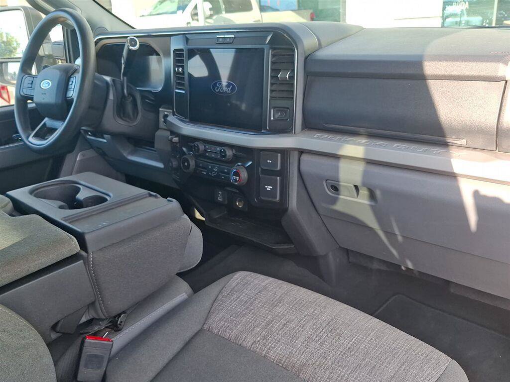 Used 2025 Ford F250 XLT w/ Black Appearance Package AWD/4WD image 11