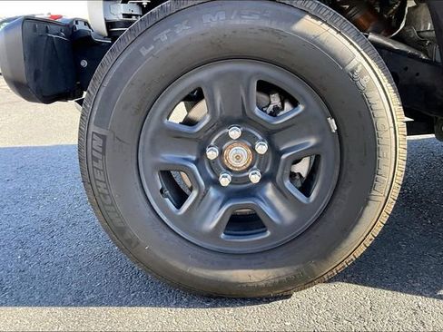 Used 2023 Jeep Gladiator Mojave AWD/4WD image 8