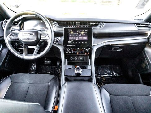 Used 2024 Jeep Grand Cherokee Altitude image 29