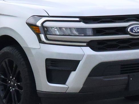 Used 2024 Ford Expedition XLT RWD image 7