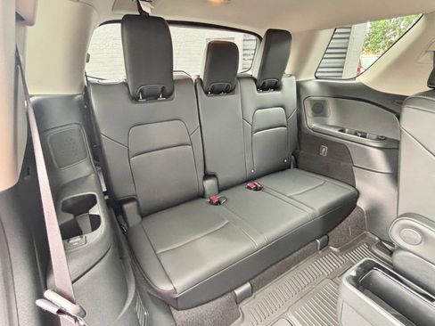 Used 2025 Nissan Pathfinder Platinum AWD/4WD image 27