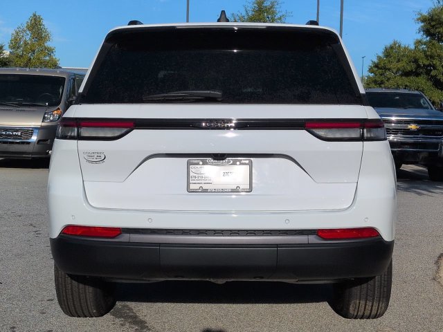 New 2027 Jeep Grand Cherokee Altitude RWD image 5