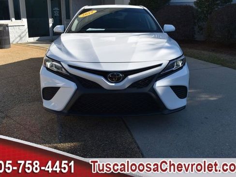 Used 2019 Toyota Camry SE image 4
