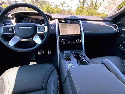 Certified 2025 Land Rover Discovery Dynamic SE AWD/4WD image 14