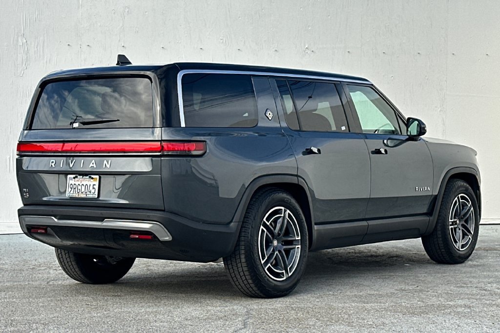 Used 2025 Rivian R1S Adventure Dual AWD/4WD image 3