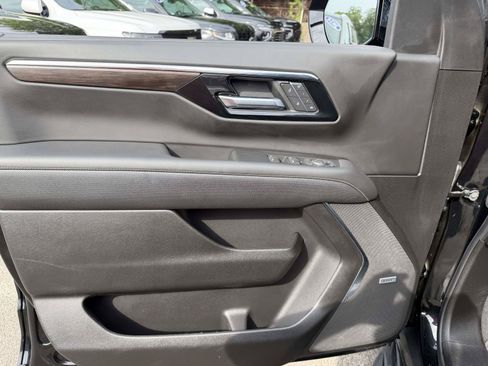 Certified 2025 Chevrolet Suburban Premier AWD/4WD image 16