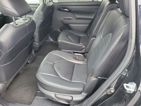 Certified 2024 Toyota Highlander XLE image 13