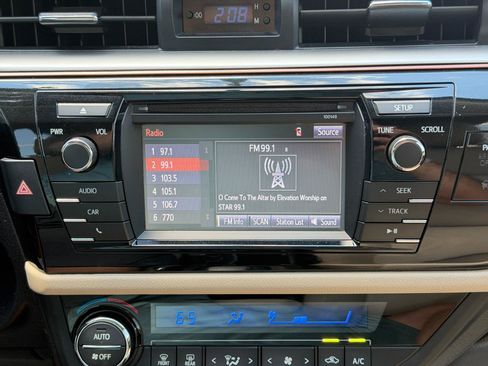 Used 2015 Toyota Corolla LE FWD image 52