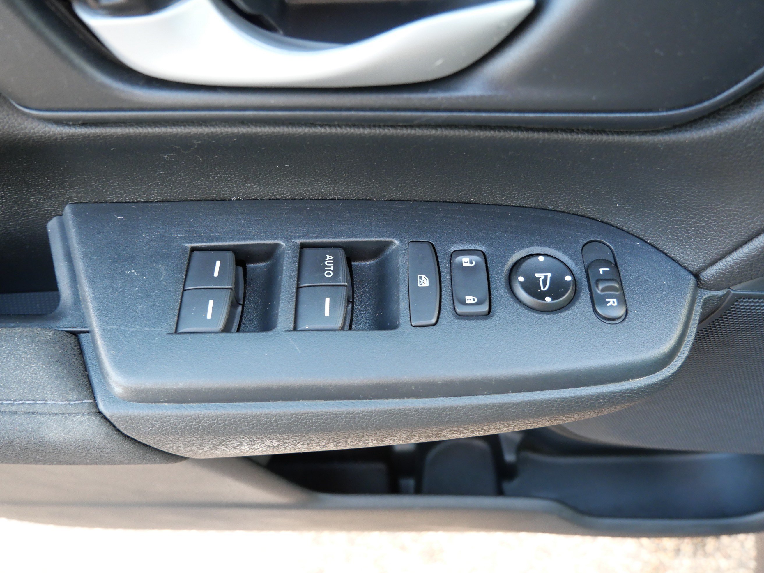 Used 2019 Honda CR-V LX image 20