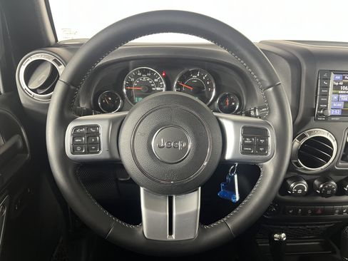 Used 2017 Jeep Wrangler Unlimited Rubicon AWD/4WD image 12