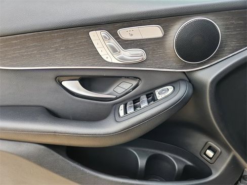 Used 2020 Mercedes-Benz GLC 300 image 25