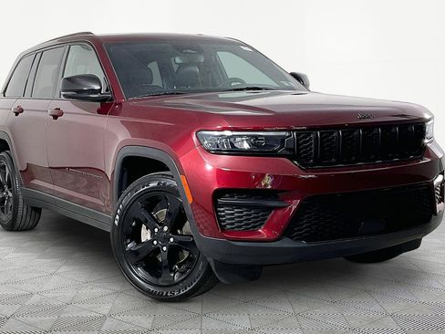 Used 2023 Jeep Grand Cherokee Altitude AWD/4WD image 4