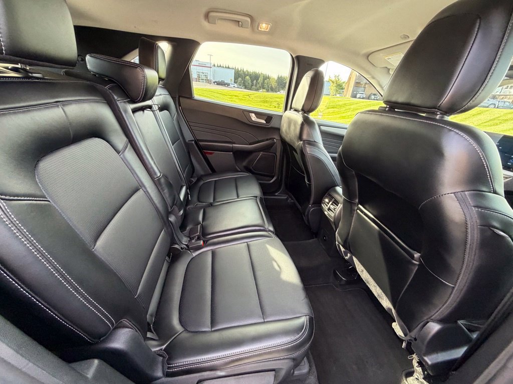 Certified 2025 Ford Escape Platinum AWD/4WD image 39