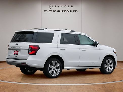 Used 2024 Ford Expedition Platinum AWD/4WD image 5