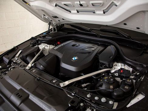 Certified 2025 BMW 530i xDrive 530i xDrive w/ Premium Package image 40