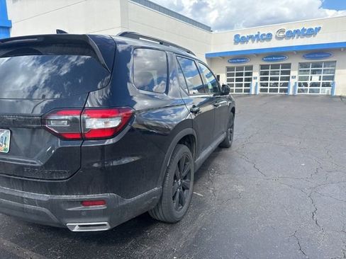 Used 2025 Honda Pilot Black Edition image 10