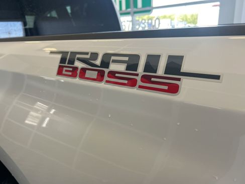 Used 2022 Chevrolet Silverado 1500 LT Trail Boss w/ Bed Protection Package image 10