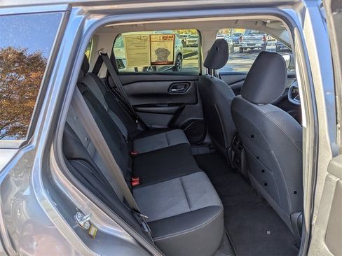 Used 2024 Nissan Rogue SV image 17