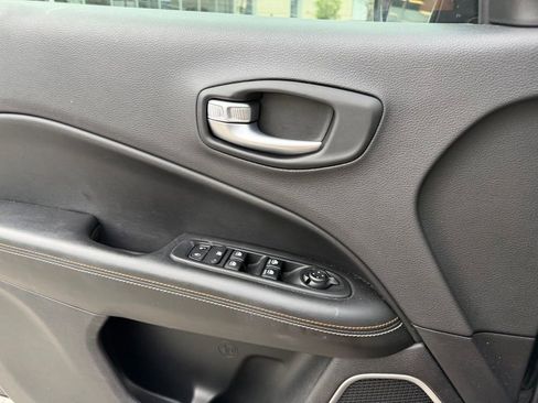 Used 2018 Jeep Compass Sport FWD image 29